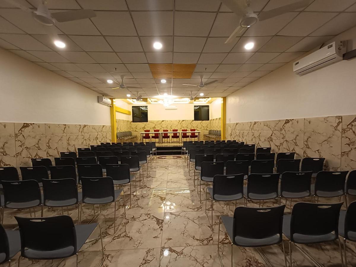 Hotel Dev Inn Somnath โสมนัส ภายนอก รูปภาพ